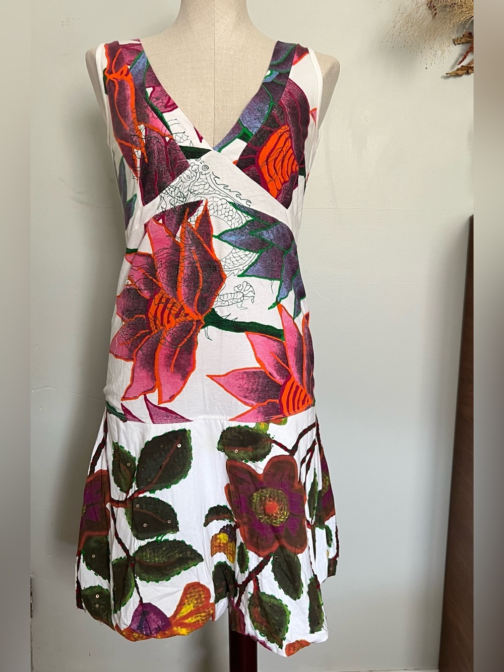 Y2K Desigual Floral V-Neck Sleeveless floral White Dress with dragon embroidery